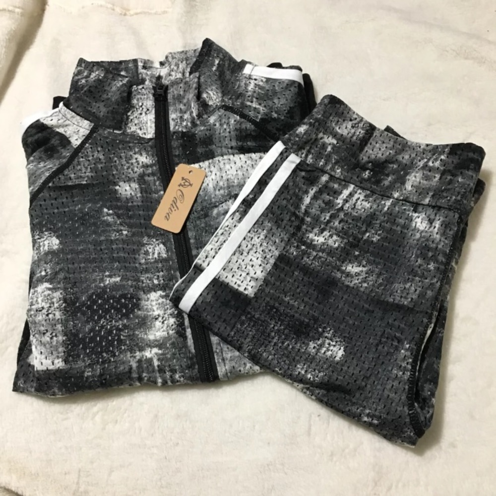 ***Sold***S/M Light Athletic Jacket And Leggings